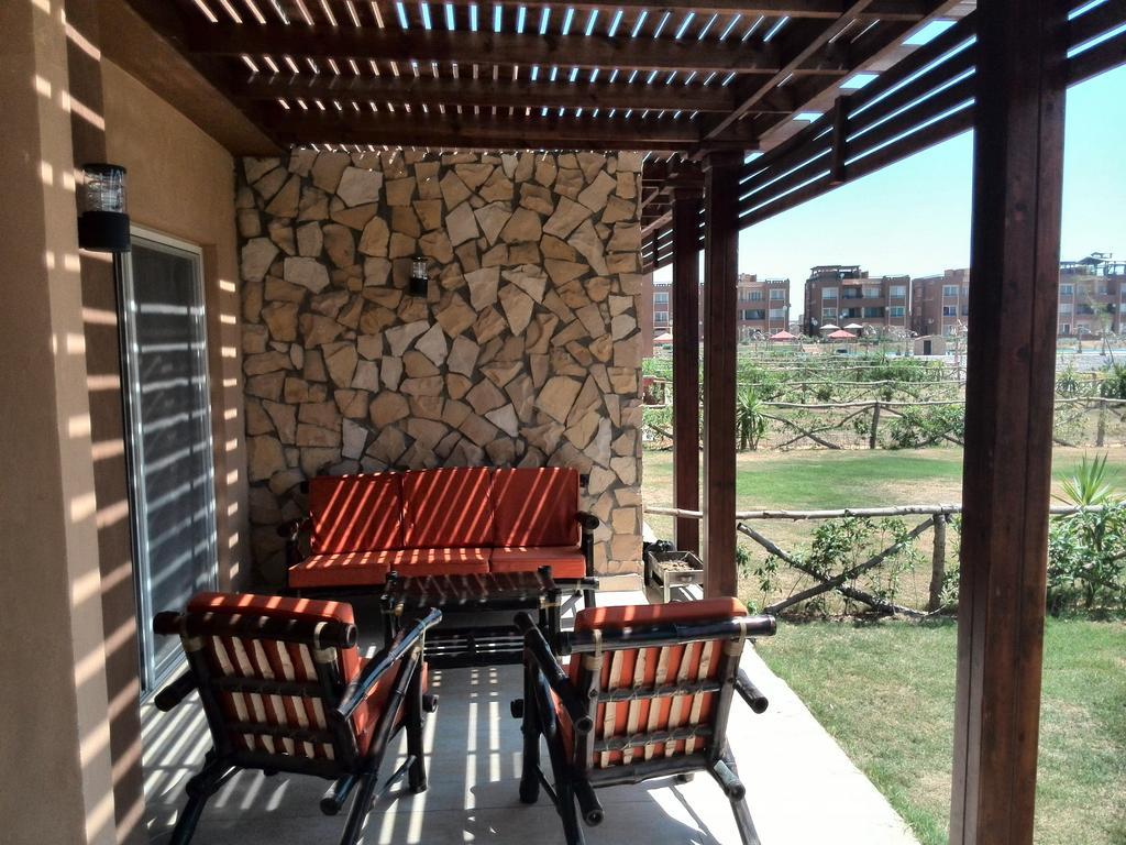 Three-Bedroom Garden Chalet At Marina Wadi Degla For Families Ain Sukhna Room photo